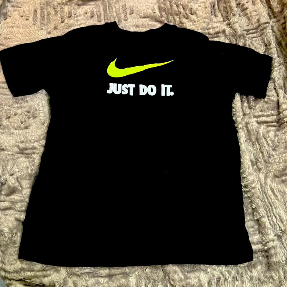 Nike - ‘The Nike Tee’ -Short Sleeve Shirt- Boys XL -Like-New